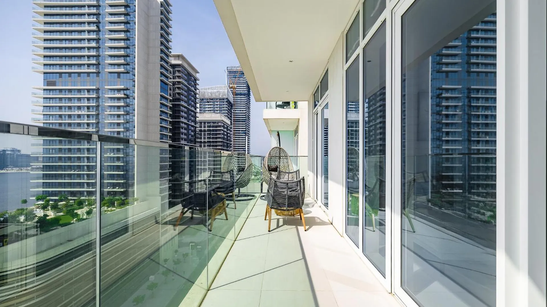 Modern Home With Private Beach Access Dubai Apartment